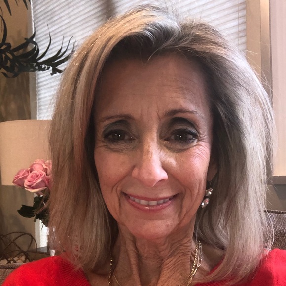 Meet your Posher, Sandy - Picture 1 of 1